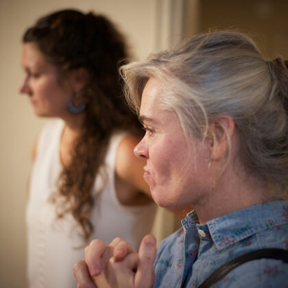 Pedagoģe Vivita Kaupere un gleznotāja Inga Meldere.