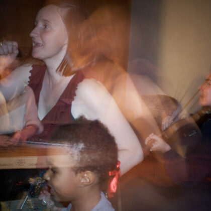 Danči un rotaļas ar Zani Uitto, Kristīni Tukri un Viju Moori.