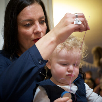 TDK "Aurora" vadītāja Aiga Turuka ar dēlu.