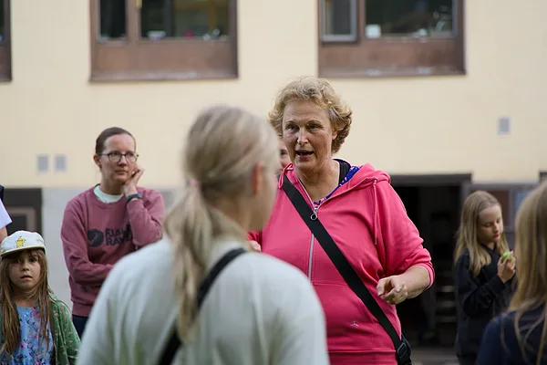 Nometnes dvēsele un LEKO starptautisko projektu vadītāja Ilze Liepiņa Naula.&nbsp;Foto: Jānis Ķirpītis.