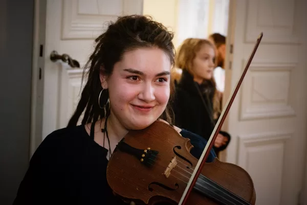 Mūziķe Vija Moore.